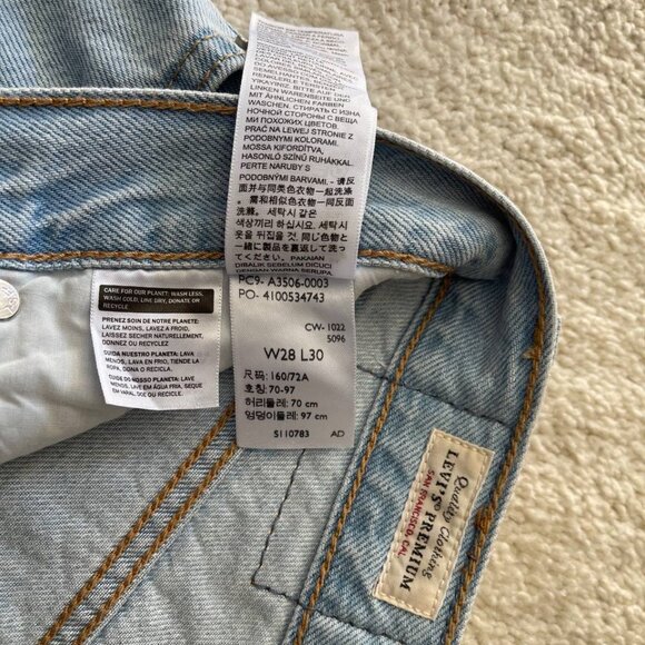 NWOT Levi's Premium '80s Mom Jeans High Rise Light Wash Size 28/30 - Picture 11 of 15